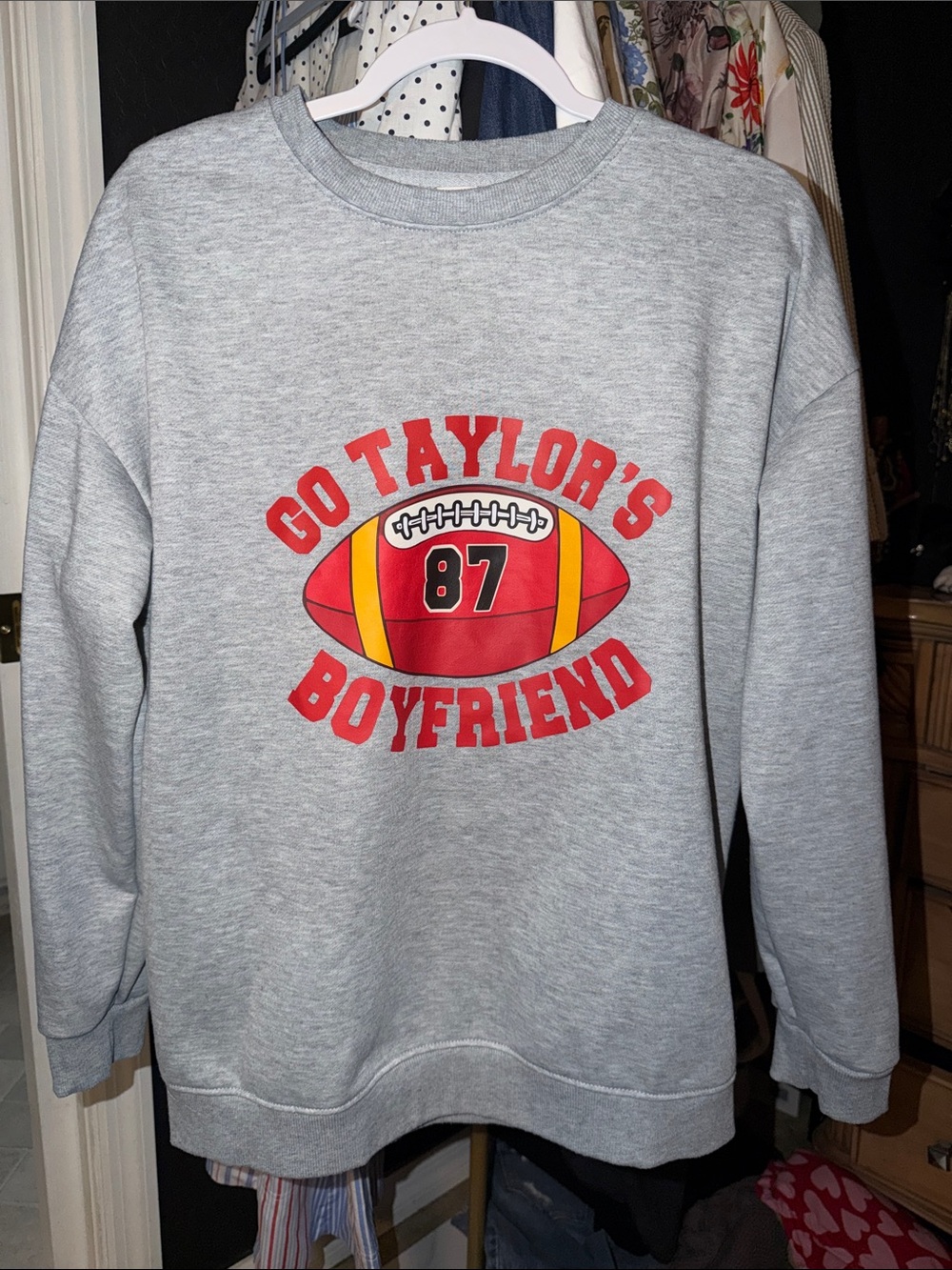 Taylor Swift fans sweatshirt !!💛❤️